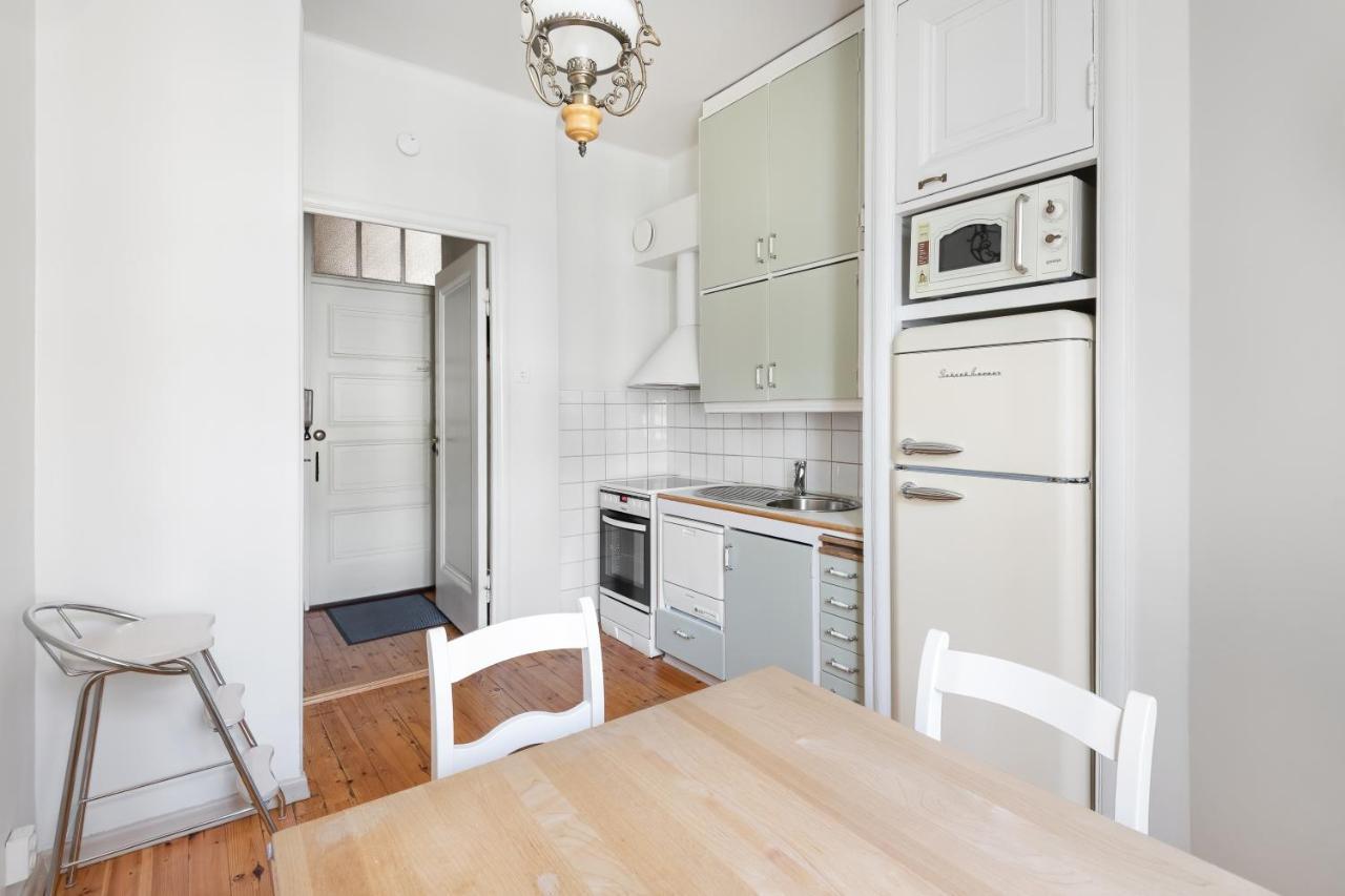 Wehost Spacious For 5 With A Kitchen Apartment