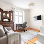 Wehost Spacious Studio For 5 With A Kitchen